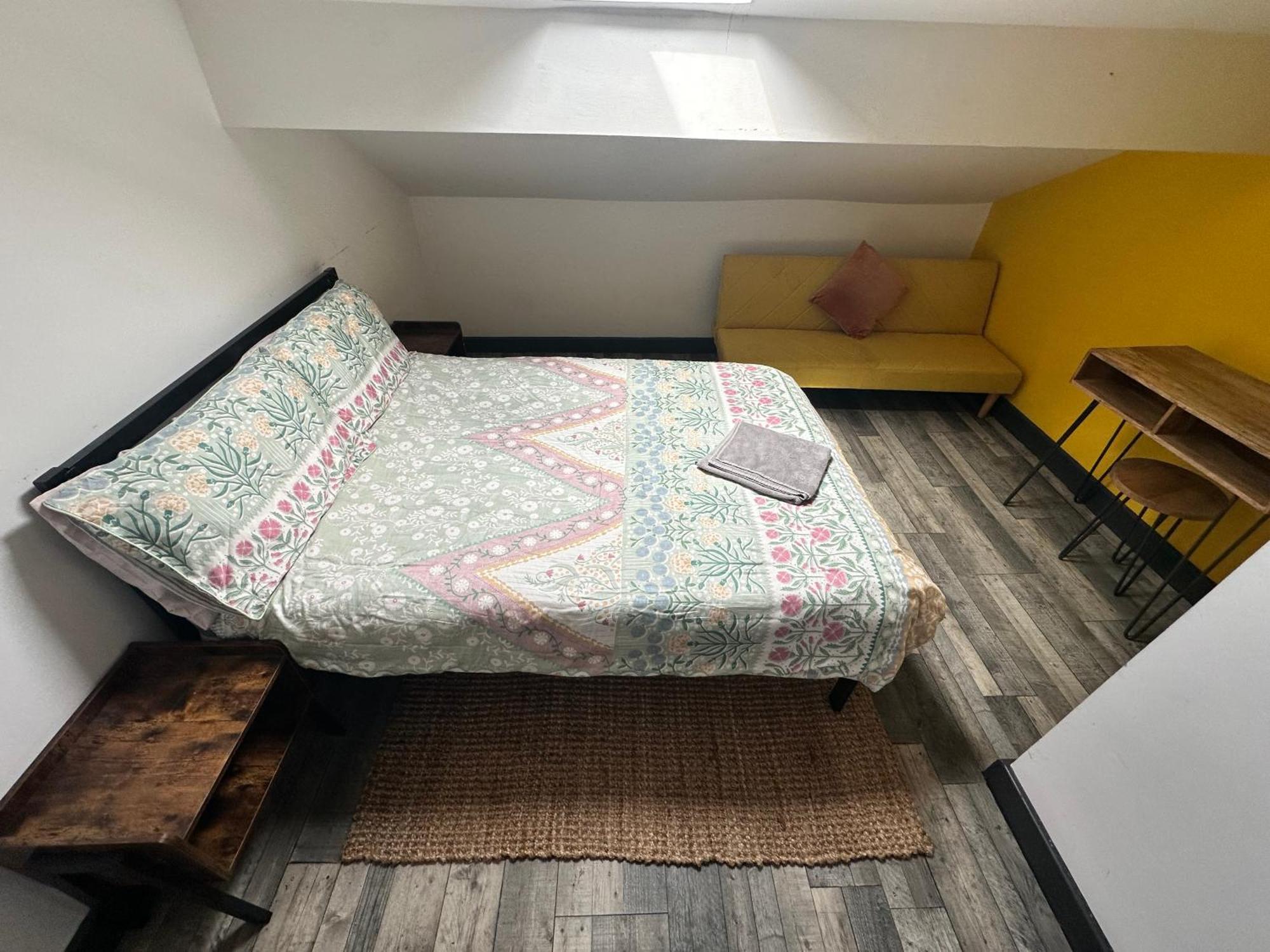 Town Center Willow Apartment - Sleeps Up To 10 - Dogs Welcome - 2 Minutes From Train Station ブラックプール エクステリア 写真