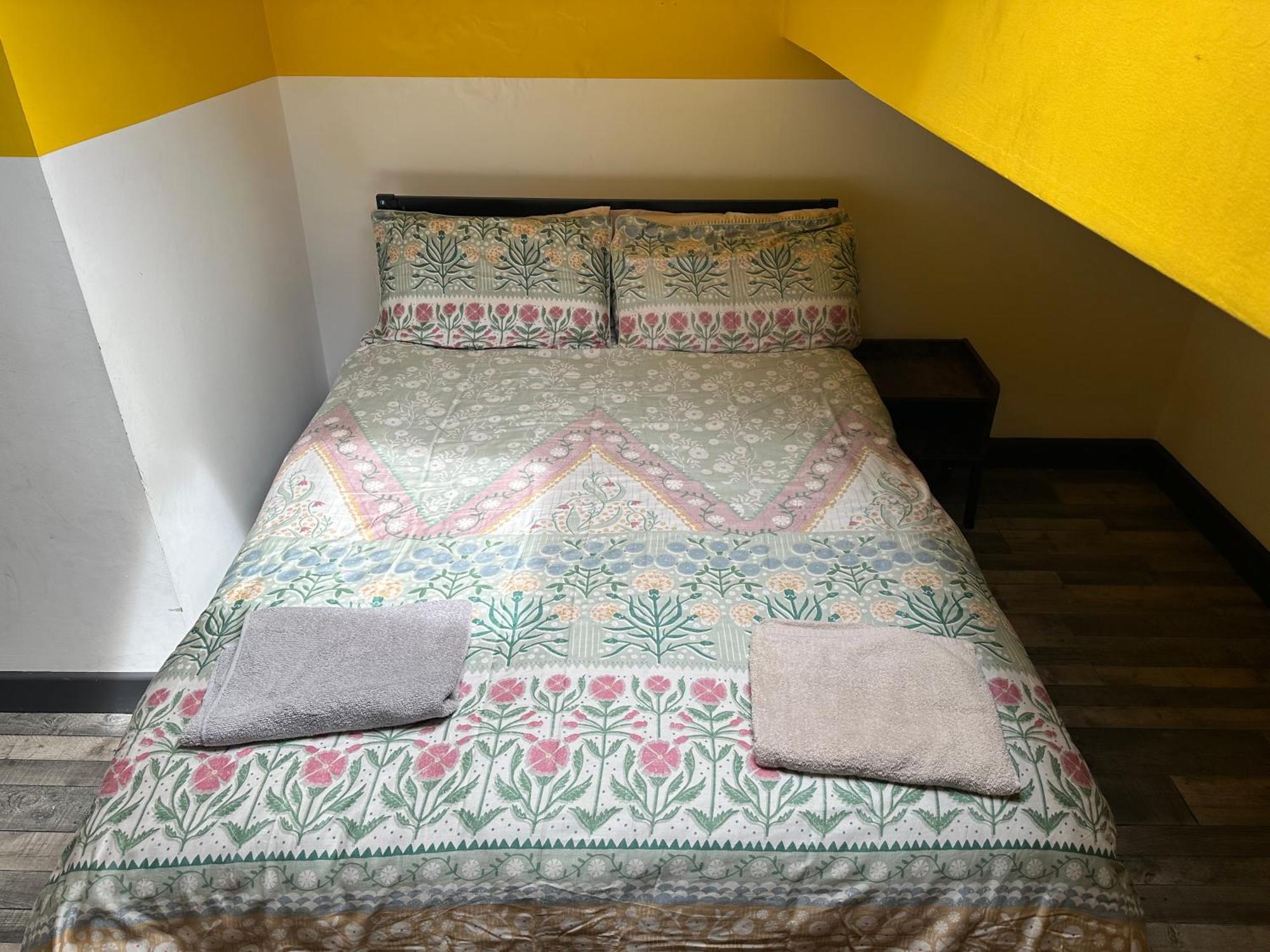 Town Center Willow Apartment - Sleeps Up To 10 - Dogs Welcome - 2 Minutes From Train Station ブラックプール エクステリア 写真